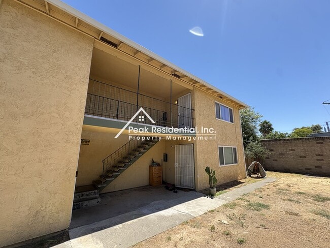 Building Photo - 4540 Ashcroft Ave Unit #12