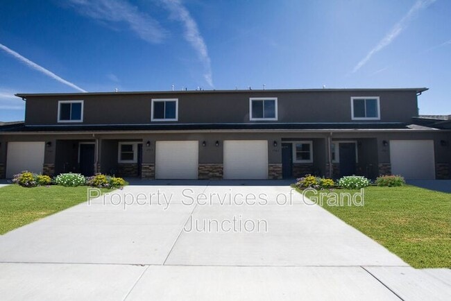 Building Photo - 654 Trinity Way Unit D