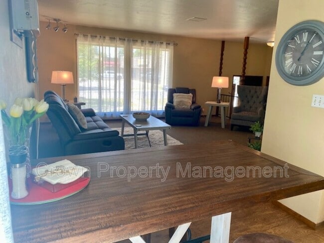 Building Photo - 295 4th Ave W N