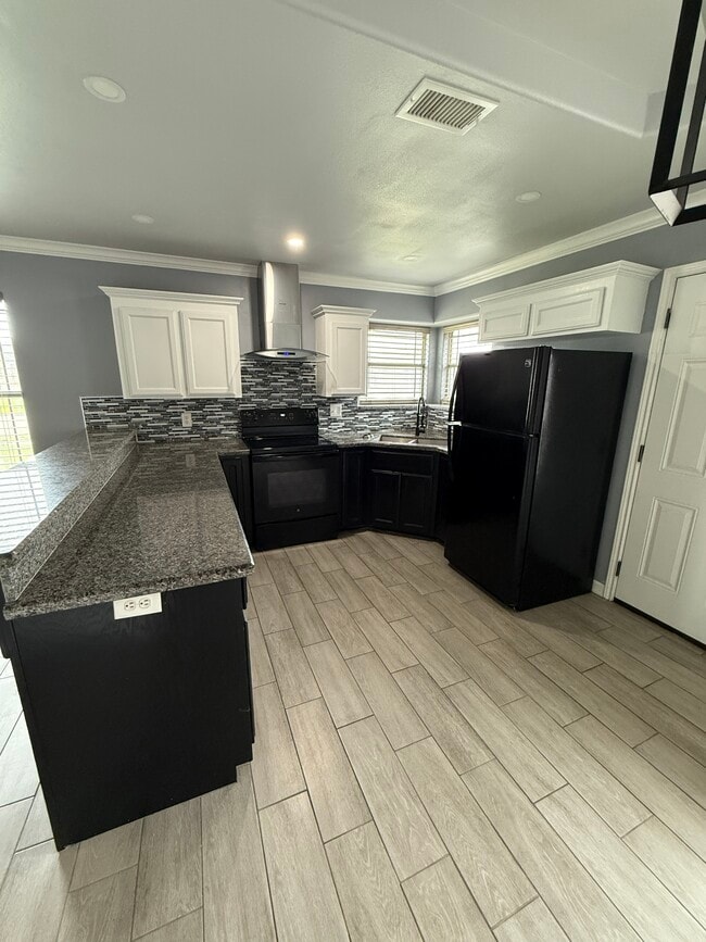 Unit C: Kitchen - 302 W Amy Dr Apartamentos Unidad C