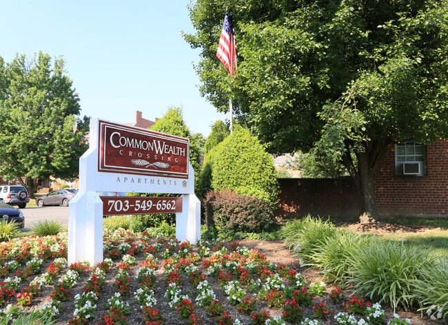 Commonwealth Crossing - Commonwealth Crossing Apartments