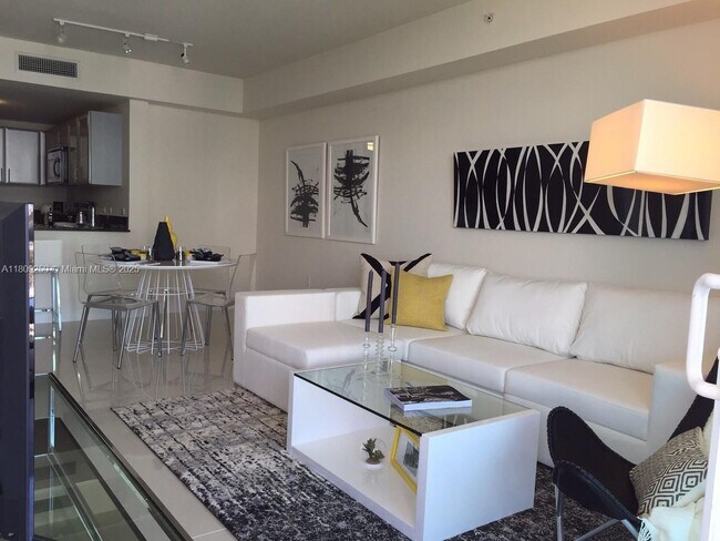 Photo - 1871 NW S River Dr Unidad 1904