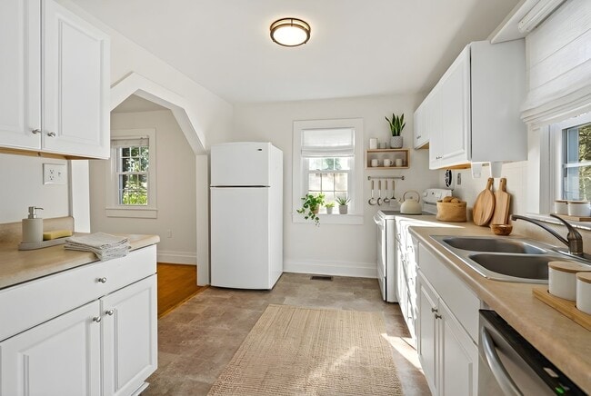 Building Photo - Amazing 2 bedroom 1 bathroom for rent!