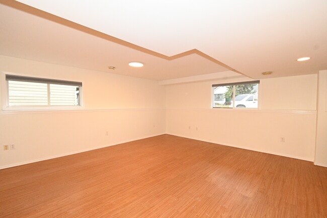 Photo - 2180 Victoria St