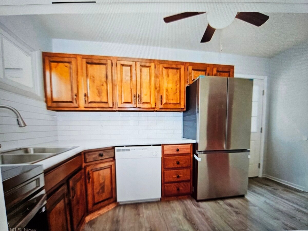 Photo - 2536 Victoria St