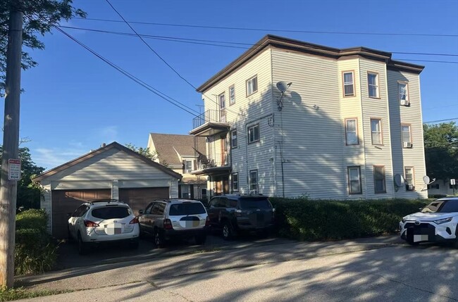 Building Photo - 161 Liberty St Unit 3