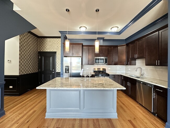 Photo - 520 N Western Ave Unit J00P