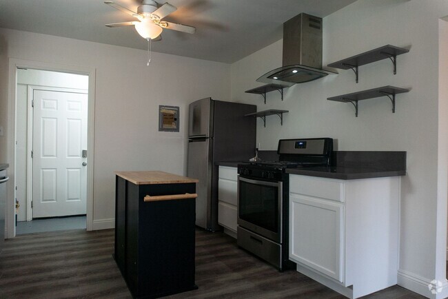 Building Photo - *10th Street Unit 570 10th Street Rental