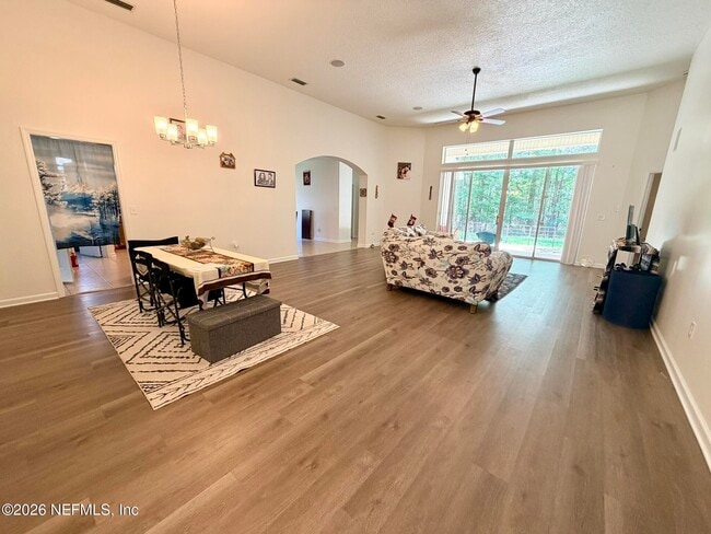 Photo - 2411 Golfview Dr