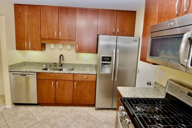 Photo - 1047 Auburn Ln