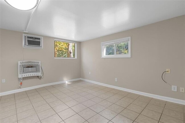 Photo - 2958 Harcourt Dr