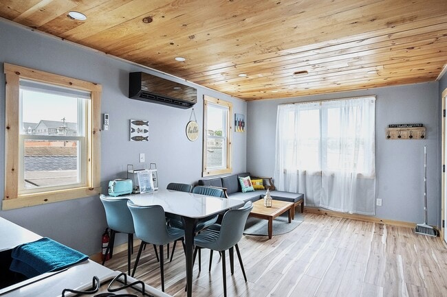 16 Riverview Ter