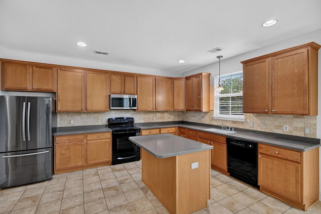 Photo - 152 Spindle Way