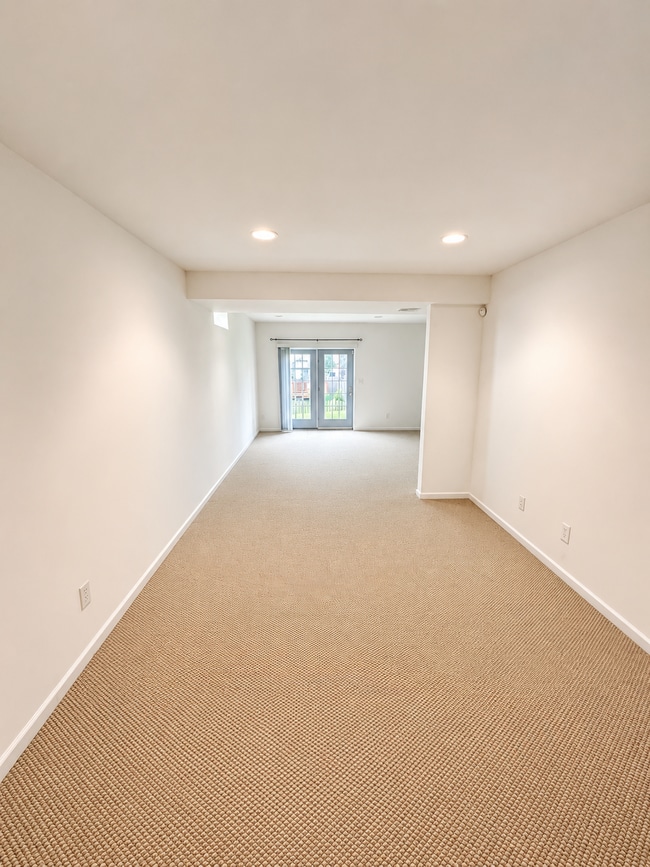 Photo - 131 Claude Ct SE