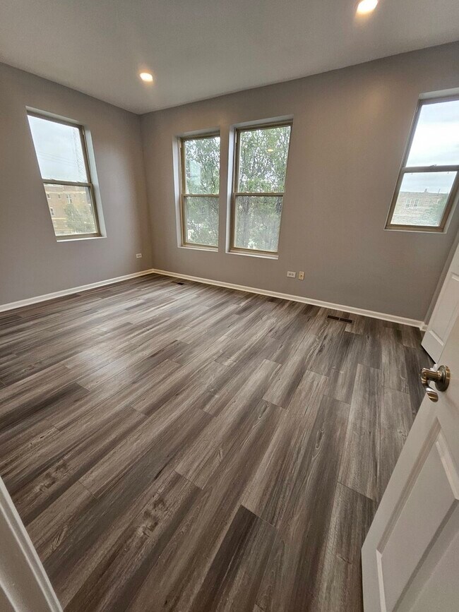 Photo - 736 S Kedzie Ave Unit 2