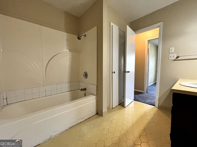 Photo - 405 Elder Rd