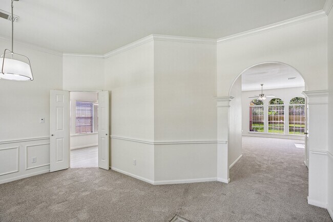 Photo - 16911 Bouldgreen