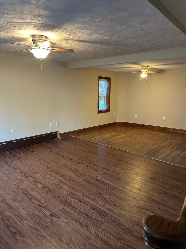 Photo - 529 Brook St