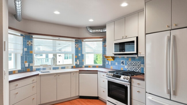 Building Photo - 11560 Stone Ave N Unit 102