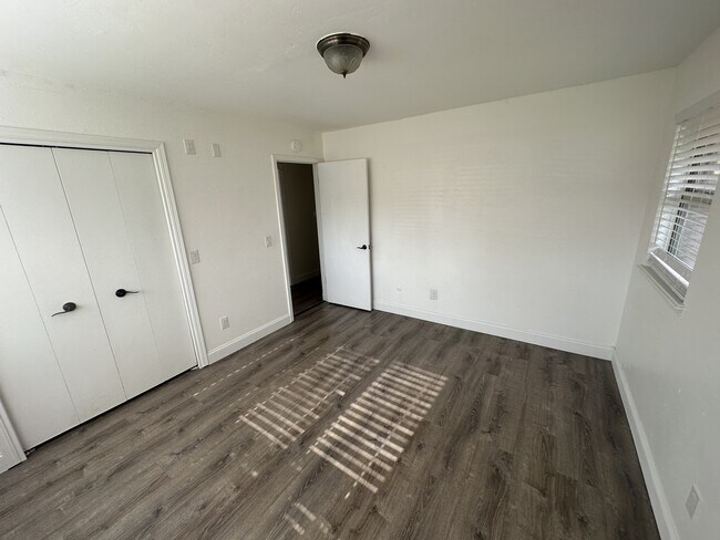 Photo - 5208 Mackleman Dr