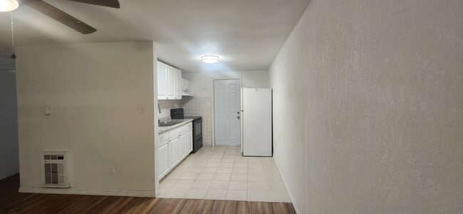 Photo - 5320 Pine St