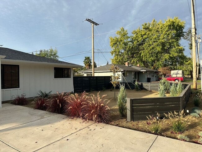 Photo - Luxury 2 bedroom 1 bath duplex in a great neighborhood!