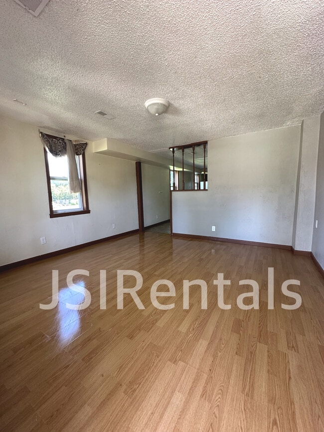 Building Photo - 1214 E 5th St Unit 1214 Rental