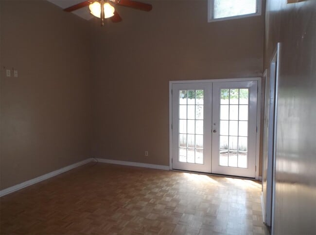 Photo - 5 Crestwood Cir