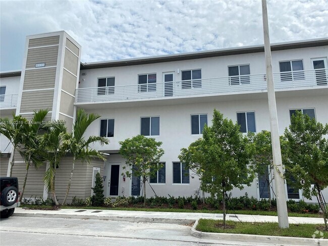 Building Photo - 6455 NW 103rd Pl Unit 303 Rental