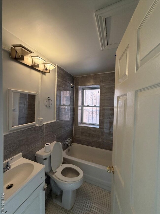 Photo - 2627 John R St Unit 103