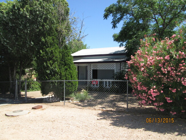 1940's updated bungalow. - 1940's updated bungalow. House