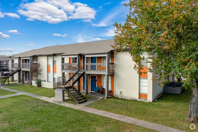 Building Photo - Summerstone