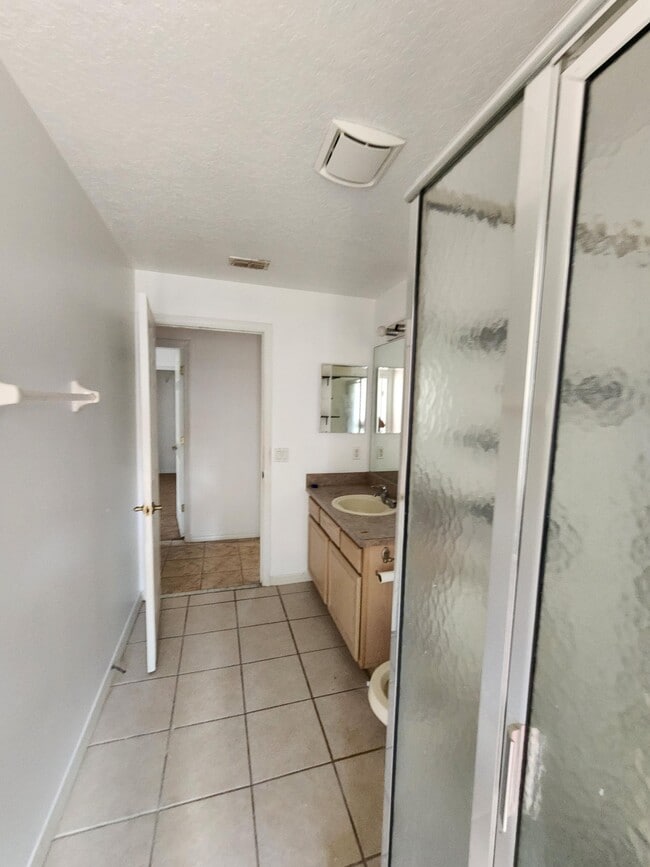 Photo - 1007 Deddington Pl