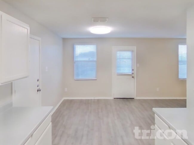 Photo - 1428 Junction Run