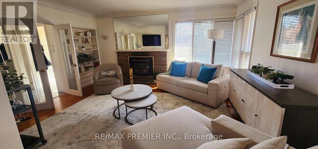 Photo - 11 Northolt Ct