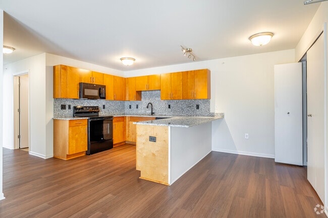 2BD, 2BA - 950SF - Kitchen and Dining Room
