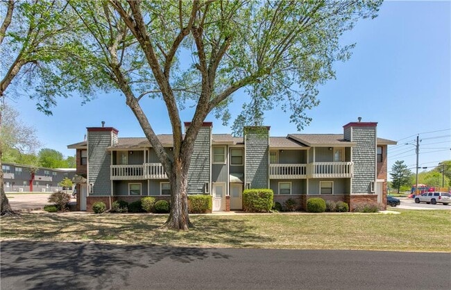 Photo - 515 W Benton St