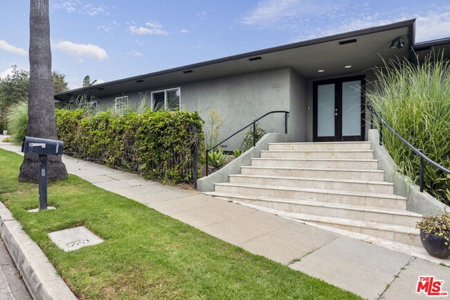Photo - 350 Chautauqua Blvd House