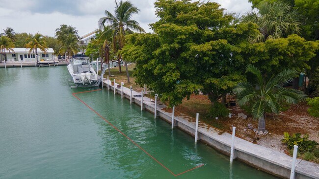 Photo - 470 122nd St