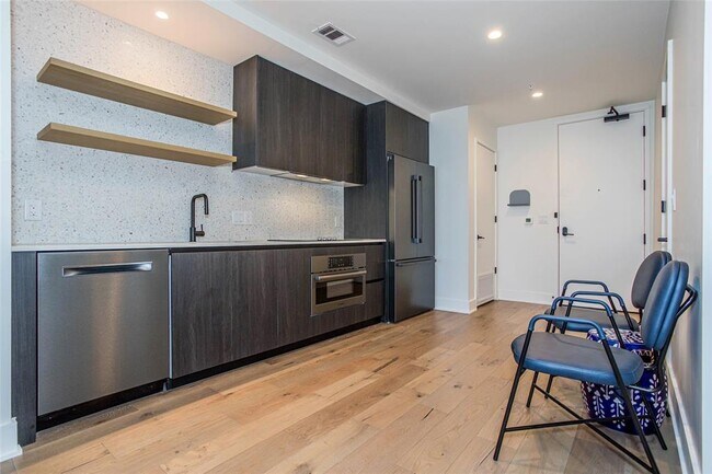 Photo - 48 East Ave Unidad 2106