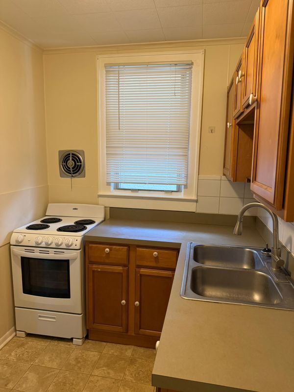 Photo - 639 E Amelia St
