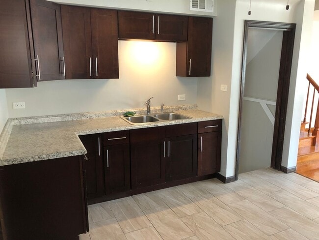 Photo - Fresh 3bed/2bath Home Close to Transportation Fenced Backyard