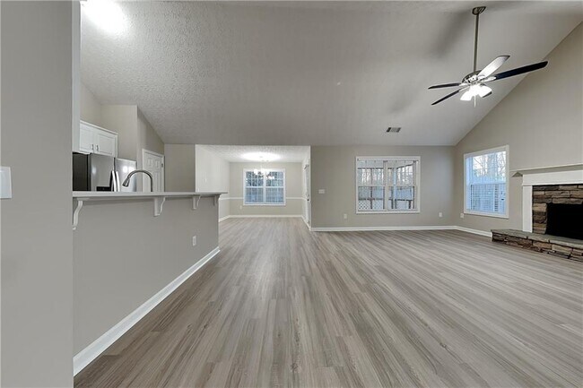 Photo - 230 Lake Valley Dr SW