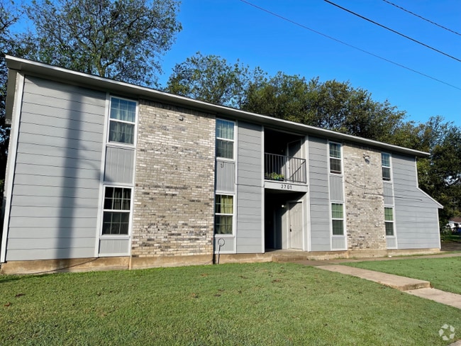 Building Photo - 2701 Colonial Ave Rental