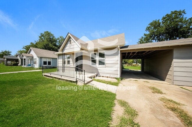 Photo - 225 E Himes St