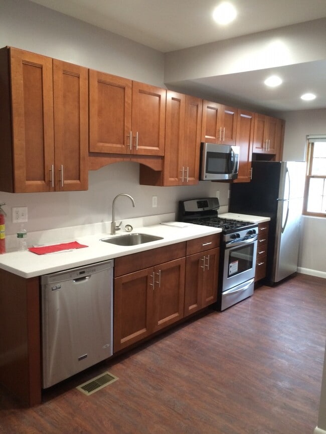 Building Photo - 41 Oak Street Unit #10 Rental