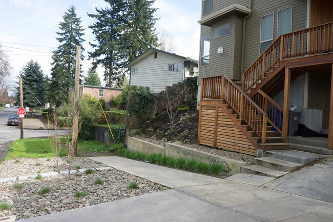 Photo - 6680 NE Davis St