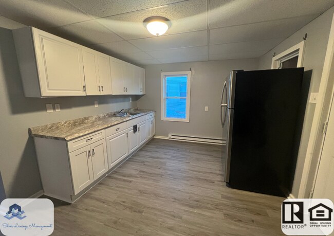 Building Photo - 23 Sigel St Unit 1 Rental
