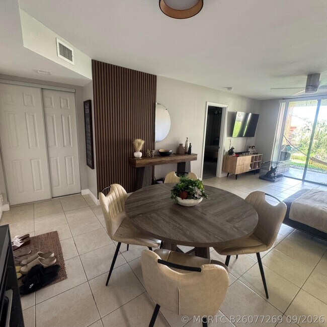 5741 Riverside Dr Unit 102A
