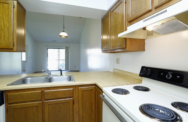 2BR, 2BA- 889 SF 2nd Floor- Ktichen